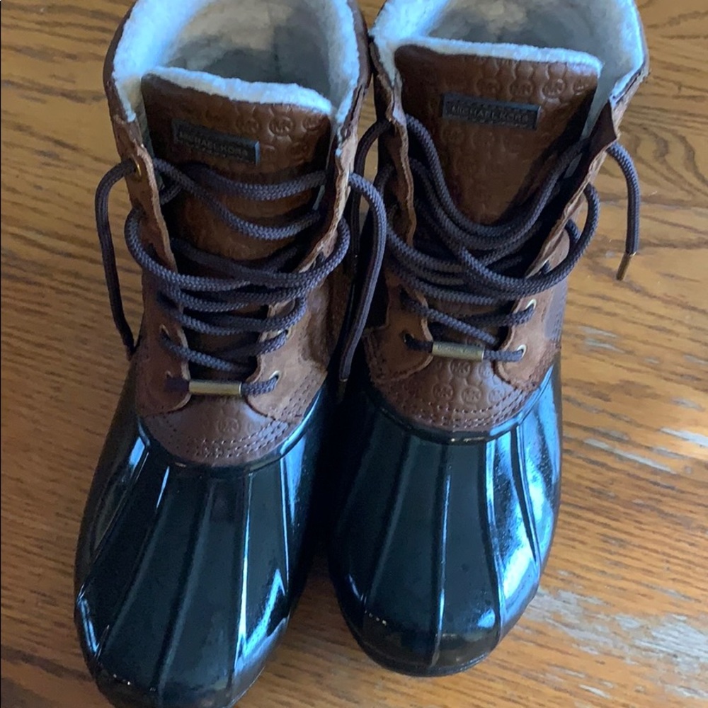 MK DUCK BOOTS LIKE NEW